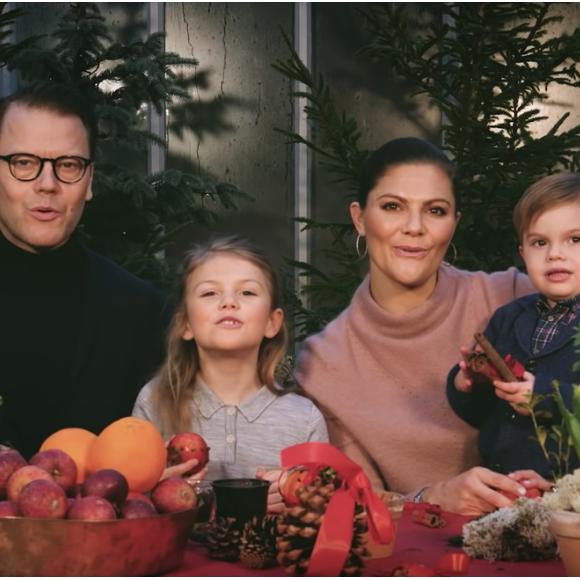 Image extraite de la vidéo de la princesse héritière Victoria et du prince Daniel de Suède avec leurs enfants la princesse Leonore et le prince Oscar pour les fêtes de fin d'année 2018.