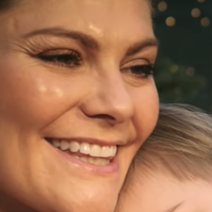 Image extraite de la vidéo de la princesse héritière Victoria et du prince Daniel de Suède avec leurs enfants la princesse Leonore et le prince Oscar pour les fêtes de fin d'année 2018.