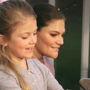 Image extraite de la vidéo de la princesse héritière Victoria et du prince Daniel de Suède avec leurs enfants la princesse Leonore et le prince Oscar pour les fêtes de fin d'année 2018.