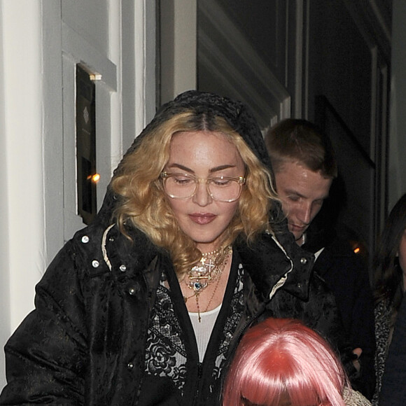 Exclusif - Madonna est allée diner au Soho House avec ses enfants, le 30 octobre 2018 à Londres. 