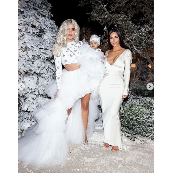 Khloé Kardashian et sa fille True, Kim Kardashian à la fête de Noël familiale le 24 décembre 2018.