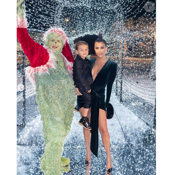 Kourtney Kardashian et son fils Reign à la fête de Noël familiale le 24 décembre 2018.