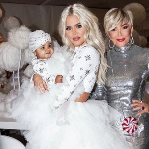 Khloé Kardashian et sa fille True, Kris Jenner à la fête de Noël familiale le 24 décembre 2018.