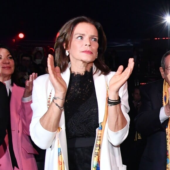 Pauline Ducruet, la princesse Stéphanie de Monaco, le prince Albert II de Monaco, Louis Ducruet et, derrière, sa compagne Marie et Robert Hossein lors de la soirée de remise des prix du 42ème Festival International du Cirque de Monte Carlo le 23 janvier 2018. © Bruno Bebert/Bestimage