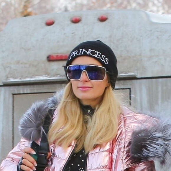 Exclusif - Paris Hilton se promène dans les rues de Aspen le 28 décembre 2018.