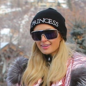 Exclusif - Paris Hilton se promène dans les rues de Aspen le 28 décembre 2018.