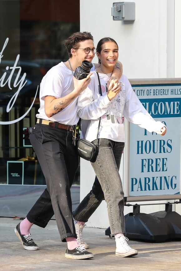 Exclusif - Brooklyn Beckham et sa petite amie Hana Cross se baladent à Beverly Hills, le 16 décembre 2018.