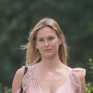 Exclusif - Bar Refaeli se promène avec ses amies Adi Ronen, Gal Gadot Hundert et Dafi Ziv Naaman dans les rues de Paris le 10 juin 2018