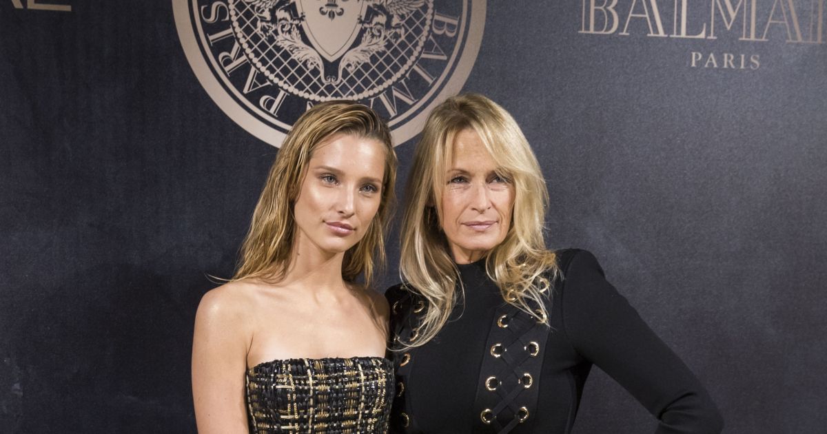 Ilona Smet Et Sa Mère Estelle Lefébure Au Photocall De La Soirée Loréal Paris X Balmain à L 