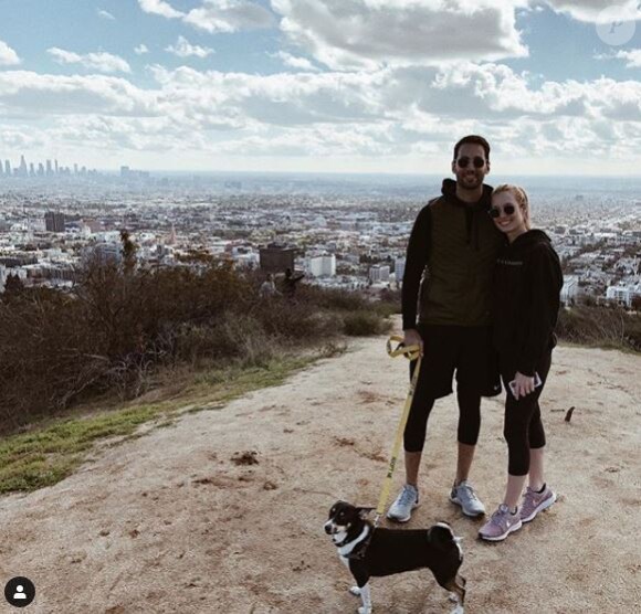 Ilona Smet et son compagnon Kamran Ahmed posent avec un chien prénommé Emma à Los Angeles. Photo publiée sur Instagram le 6 janvier 2019. 