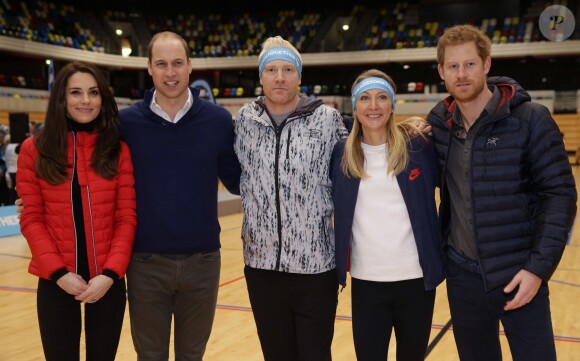Iwan Thomas, l'ancien athlète et champion olympique, donne des nouvelles de son fils né prématuré, le 29 décembre 2018. Ici avec Kate Middleton, le prince William, Paula Radcliffe et le prince Harry lors du marathon de Londres, en 2017.