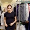 Meghan Markle (enceinte), duchesse de Sussex, en visite dans les locaux de l'association "Smart Works" à Londres. Le 10 janvier 2019  The Duchess of Sussex, walks through racks of clothes with Lady Juliet Hughes-Hallett, during her visit to Smart Works, in London, on the day that she has become their patron, as well as patron of the National Theatre, the Association of Commonwealth Universities, and the animal welfare charity, Mayhew.10/01/2019 - Londres