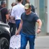 Daniel Craig et sa femme Rachel Weisz se promènent avec leur nouveau-né, une fille dont le prénom n'est pas encore connu, à New York, le 26 septembre 2018.