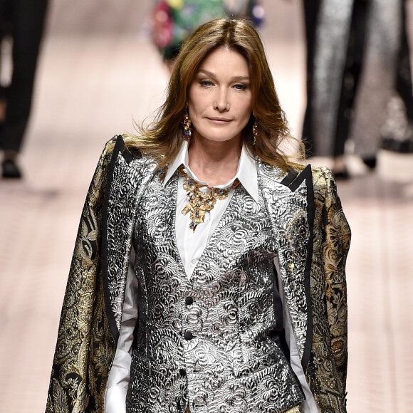 Carla Bruni-Sarkozy lors du défilé Dolce & Gabbana, collection prêt-à-porter printemps-été 2019 lors de la Fashion Week de Milan, le 23 septembre 2018.
