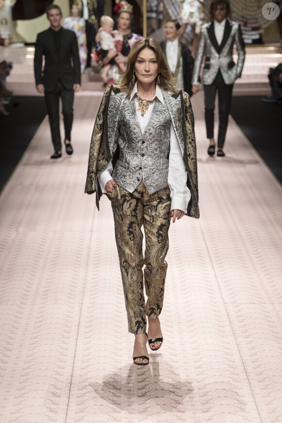 Carla Bruni-Sarkozy lors du défilé Dolce & Gabbana, collection prêt-à-porter printemps-été 2019 lors de la Fashion Week de Milan, le 23 septembre 2018.