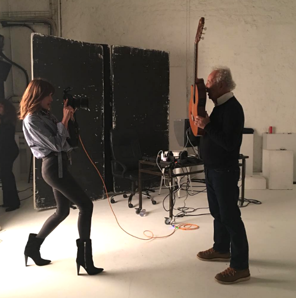 Carla Bruni en shooting avec le photographe Gilles Bensimon pour le magazine "ELLE" italie, janvier 2019.