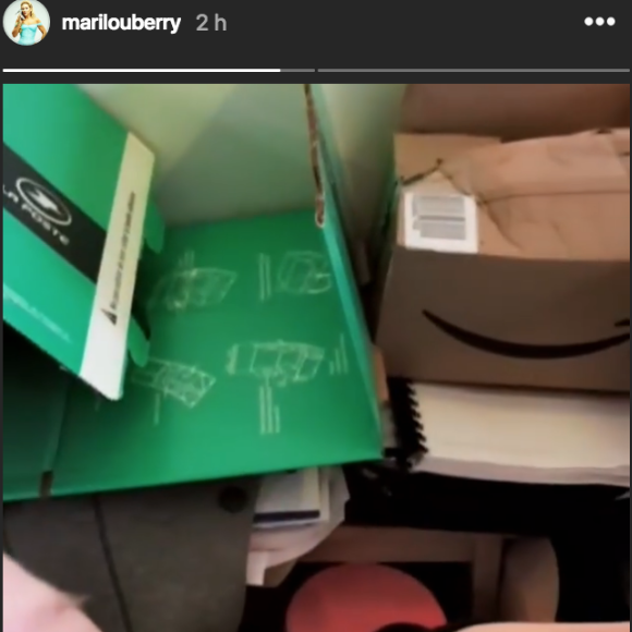 Marilou Berry donne le biberon à son fils Andy le 14 janvier 2019. Story Instagram.
