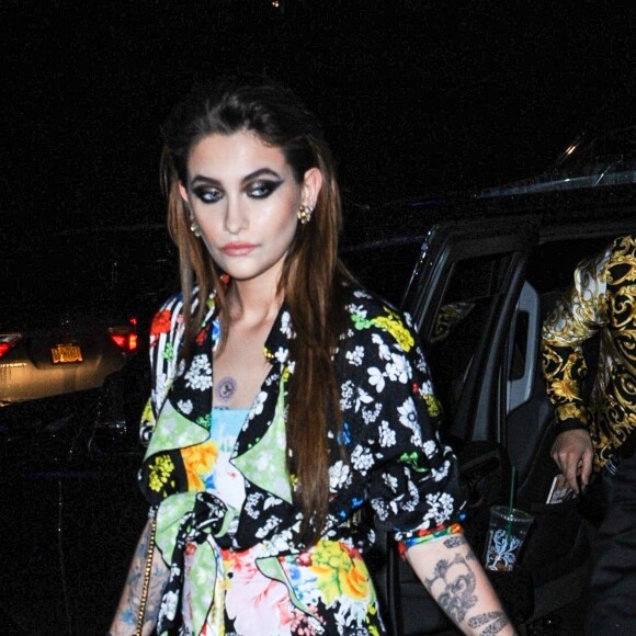 Paris Jackson arrive au défilé de mode Versace à New York, le 2 décembre 2018