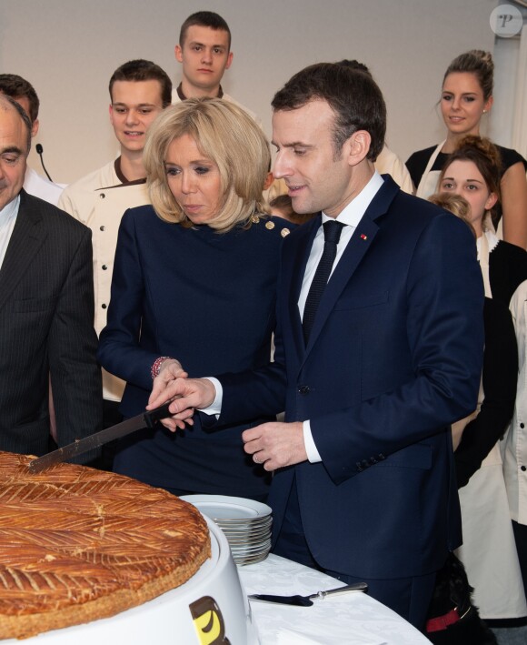 Le président Emmanuel Macron et sa femme Brigitte lors de la réception pour les maîtres boulangers pour l'Epiphanie au palais de l'Elysée à Paris le 11 janvier 2019. © Pierre Villard / Pool / Bestimage