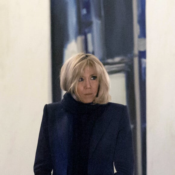 Le président de la république, Emmanuel Macron et la première dame Brigitte Macron reçoivent les joueuses de handball, championnes d'Europe au palais de l'Élysée à Paris le 17 décembre 2018. © Stéphane Lemouton/Bestimage