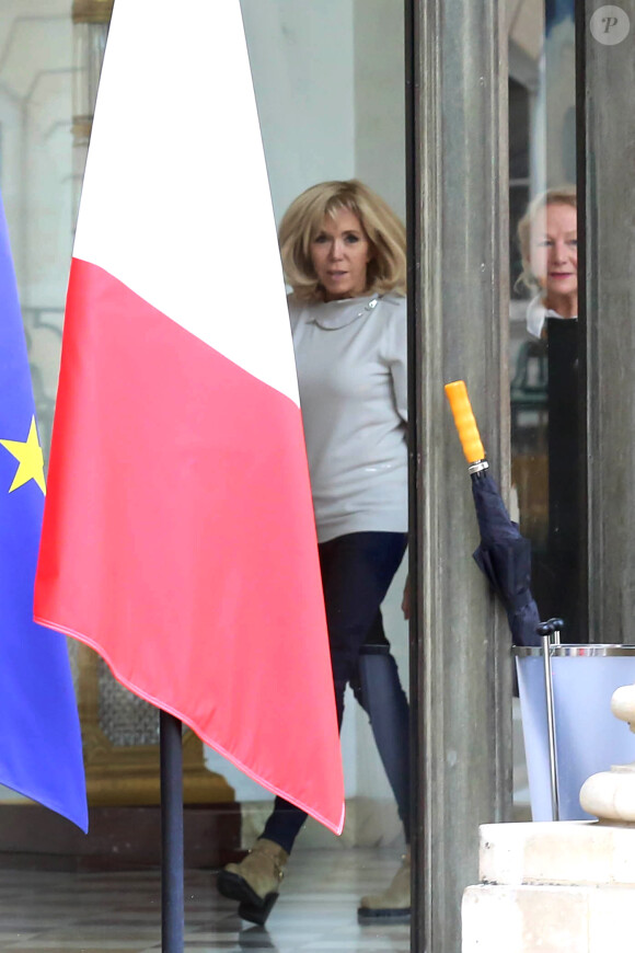 La première dame Brigitte Macron et Agnès B - Sortie du conseil des ministres du 5 décembre 2018, au palais de l'Elysée à Paris. © Stéphane Lemouton / Bestimage