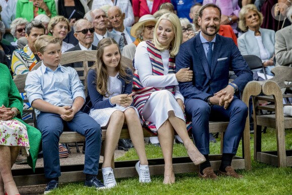 Le prince Sverre Magnus, la princesse Ingrid Alexandra, la princesse Mette-Marit, le prince Haakon lors des célébrations du 80e anniversaire de la reine Sonja de Norvège à Oslo, le 4 juillet 2017.