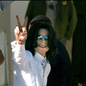 Michael Jackson lors de son arrivée au tribunal de Santa Maria en 2005.