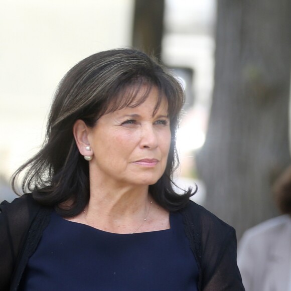 Exclusif - Anne Sinclair - Obsèques de Simone Veil au cimetière du Montparnasse à Paris, le 5 juillet 2017.