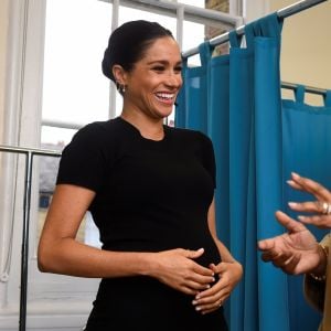 Meghan Markle (enceinte), duchesse de Sussex, en visite dans les locaux de l'association "Smart Works" à Londres. Le 10 janvier 2019.