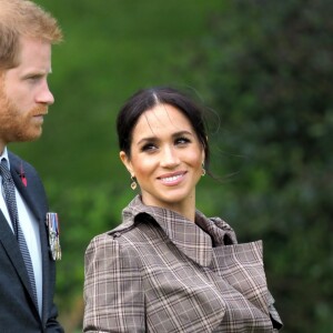 Le prince Harry, duc de Sussex, et Meghan Markle, duchesse de Sussex, enceinte assistent à une cérémonie de bienvenue traditionnelle sur les pelouses de la Government House à Wellington, en Nouvelle-Zélande le 28 octobre 2018.