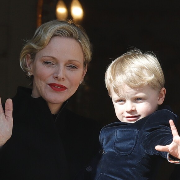 La princesse Charlene de Monaco et son fils le prince héréditaire Jacques de Monaco assistant depuis le balcon du palais princier à la procession des reliques de Sainte Dévote à Monaco le 27 janvier 2019. ©Claudia Albuquerque/Bestimage
