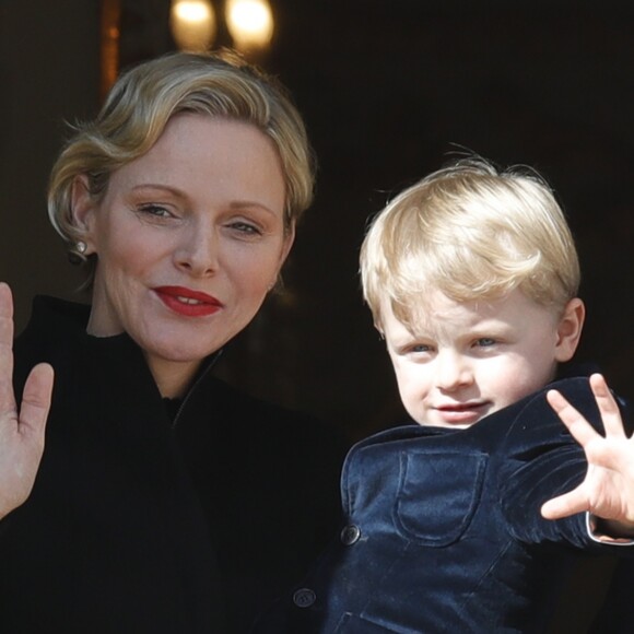 La princesse Charlene de Monaco et son fils le prince héréditaire Jacques de Monaco assistant depuis le balcon du palais princier à la procession des reliques de Sainte Dévote à Monaco le 27 janvier 2019. ©Claudia Albuquerque/Bestimage