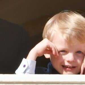 Le prince héréditaire Jacques de Monaco s'est joint à ses parents la princesse Charlene et le prince Albert II pour assister depuis le balcon du palais princier à la procession des reliques de Sainte Dévote à Monaco le 27 janvier 2019. ©Bruno Bebert/Bestimage