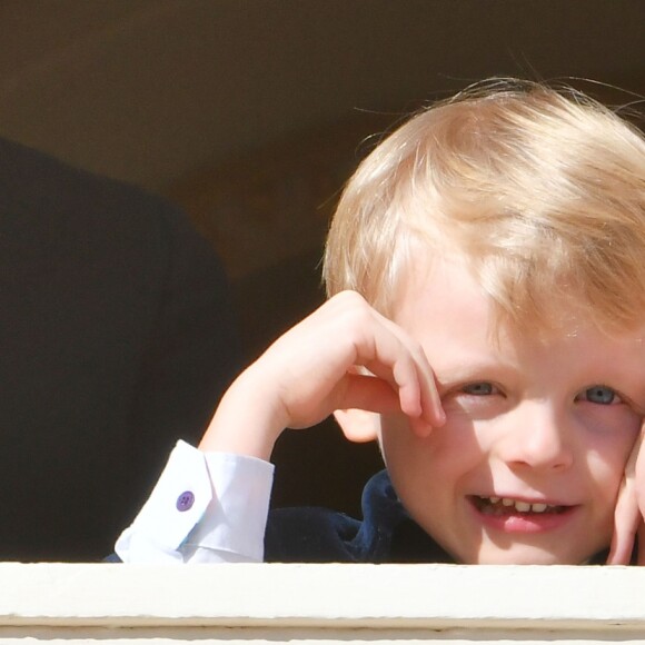 Le prince héréditaire Jacques de Monaco s'est joint à ses parents la princesse Charlene et le prince Albert II pour assister depuis le balcon du palais princier à la procession des reliques de Sainte Dévote à Monaco le 27 janvier 2019. ©Bruno Bebert/Bestimage