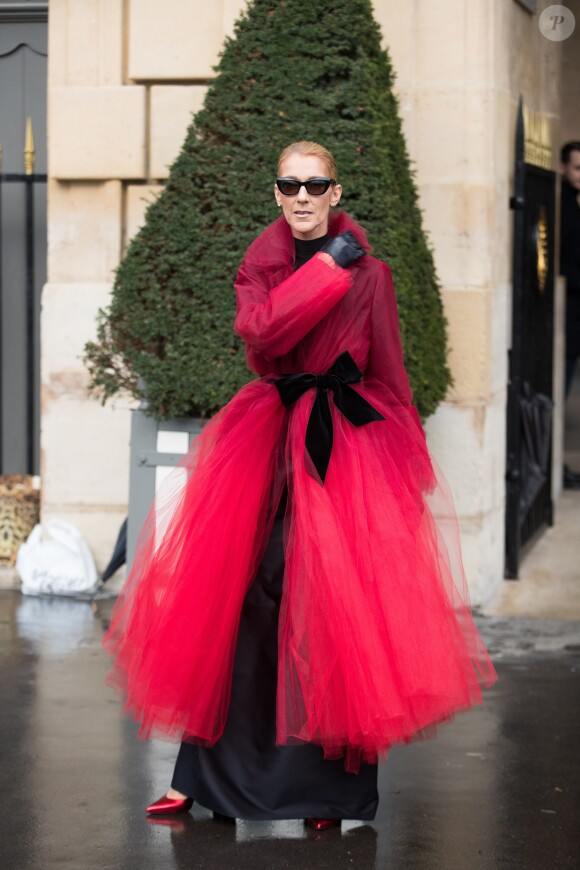 Céline Dion et son ami Pepe Munoz à la sortie de l'hotel Crillon, à Paris, se rendent au théâtre Mogador le 27 Janvier 2019