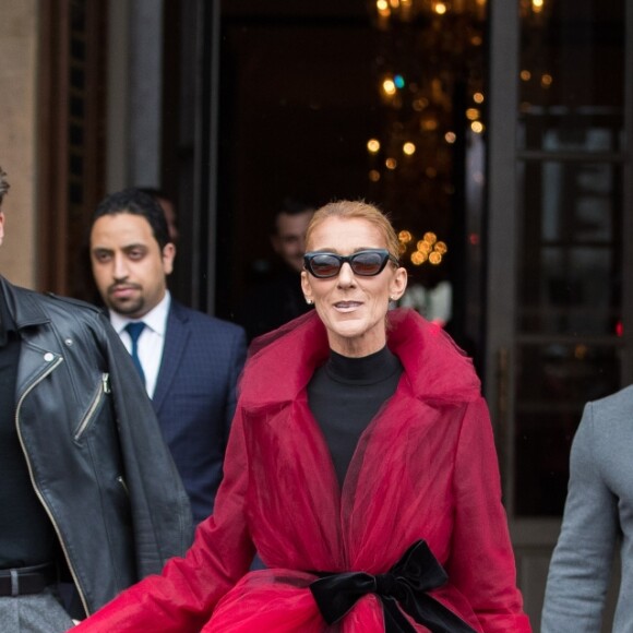 Céline Dion et son ami Pepe Munoz à la sortie de l'hotel Crillon, à Paris, se rendent au théâtre Mogador le 27 Janvier 2019