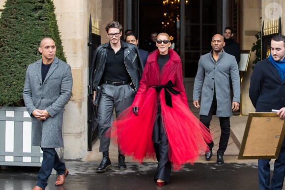 Céline Dion et son ami Pepe Munoz à la sortie de l'hotel Crillon, à Paris, se rendent au théâtre Mogador le 27 Janvier 2019