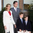 Cristina d'Espagne, son mari et deux de leurs enfants à la communion de Victoria Federica, fille de la Princesse Elena d'Espagne à Madrid