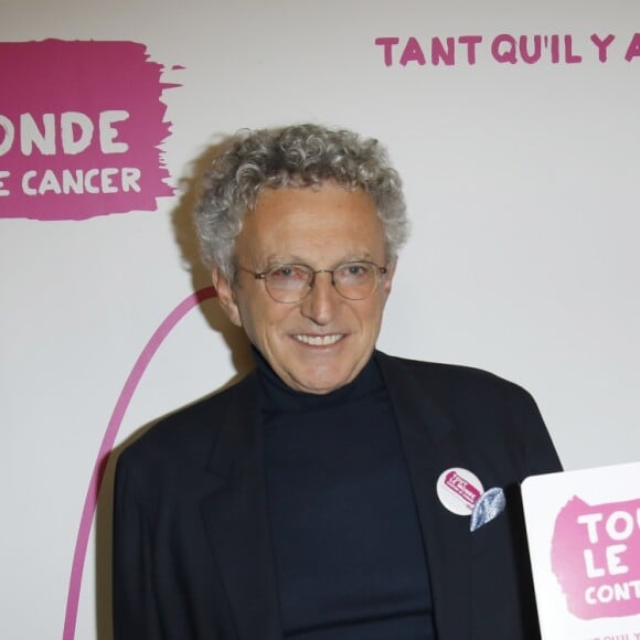 Exclusif - Nelson Monfort - Photocall - Enregistrement de l'émission "Tout le monde chante contre le cancer" au Palais des Sports à Paris, qui sera diffusée le 3 janvier 2019 sur W9. Le 11 décembre 2018 Ce spectacle unique enregistré au Dôme de Paris lancera l'opération annuelle « 100 noëls dans 100 hôpitaux ». Le but de cette opération : offrir le plus beau des Noëls aux enfants malades et leur famille dans 100 hôpitaux et Maisons de Parents en France. © M.Ausset Lacroix-D.Guignebourg / Bestimage