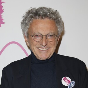 Exclusif - Nelson Monfort - Photocall - Enregistrement de l'émission "Tout le monde chante contre le cancer" au Palais des Sports à Paris, qui sera diffusée le 3 janvier 2019 sur W9. Le 11 décembre 2018 Ce spectacle unique enregistré au Dôme de Paris lancera l'opération annuelle " 100 noëls dans 100 hôpitaux ". Le but de cette opération : offrir le plus beau des Noëls aux enfants malades et leur famille dans 100 hôpitaux et Maisons de Parents en France. © M.Ausset Lacroix-D.Guignebourg / Bestimage