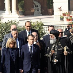 Le président de la République française Emmanuel Macron, sa femme la Première Dame Brigitte Macron et le pape copte orthodoxe Tawadros II (Théodore II) - Le président de la République française et sa femme la Première Dame et le pape copte orthodoxe au siège de la papauté copte à la cathédrale Saint-Marcdu Caire à Abbassia, Egypte, le 29 janvier 2019. Le couple présidentiel français est en visite officielle de trois jours en Egypte. © Dominique Jacovides/Bestimage