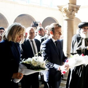 Le président de la République française Emmanuel Macron, sa femme la Première Dame Brigitte Macron, le ministre de l'Europe et des Affaires Etrangères Jean-Yves Le Drian et le pape copte orthodoxe Tawadros II (Théodore II) lors du dépot de gerbes à l'église El Boutrosia (lieu d'attentat contre la communauté copte en 2016) - Le président de la République française et sa femme la Première Dame et le pape copte orthodoxe au siège de la papauté copte à la cathédrale Saint-Marcdu Caire à Abbassia, Egypte, le 29 janvier 2019. Le couple présidentiel français est en visite officielle de trois jours en Egypte. © Dominique Jacovides/Bestimage