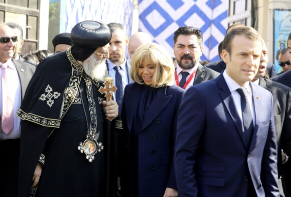 Le président de la République française Emmanuel Macron, sa femme la Première Dame Brigitte Macron et le pape copte orthodoxe Tawadros II (Théodore II) - Le président de la République française et sa femme la Première Dame et le pape copte orthodoxe au siège de la papauté copte à la cathédrale Saint-Marcdu Caire à Abbassia, Egypte, le 29 janvier 2019. Le couple présidentiel français est en visite officielle de trois jours en Egypte. © Dominique Jacovides/Bestimage