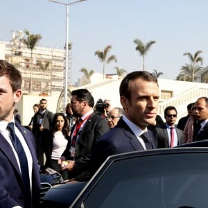 Le président de la République française Emmanuel Macron - Le président de la République française et sa femme la Première Dame et le pape copte orthodoxe au siège de la papauté copte à la cathédrale Saint-Marcdu Caire à Abbassia, Egypte, le 29 janvier 2019. Le couple présidentiel français est en visite officielle de trois jours en Egypte. © Dominique Jacovides/Bestimage