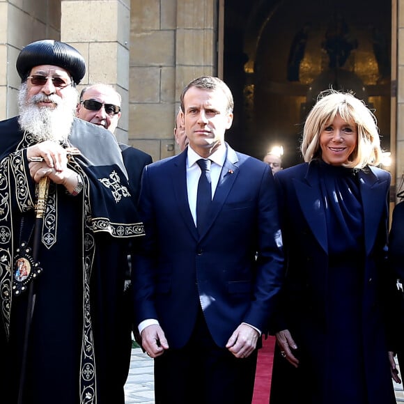 Le président de la République française Emmanuel Macron, sa femme la Première Dame Brigitte Macron et le pape copte orthodoxe Tawadros II (Théodore II) - Le président de la République française et sa femme la Première Dame et le pape copte orthodoxe au siège de la papauté copte à la cathédrale Saint-Marcdu Caire à Abbassia, Egypte, le 29 janvier 2019. Le couple présidentiel français est en visite officielle de trois jours en Egypte. © Dominique Jacovides/Bestimage