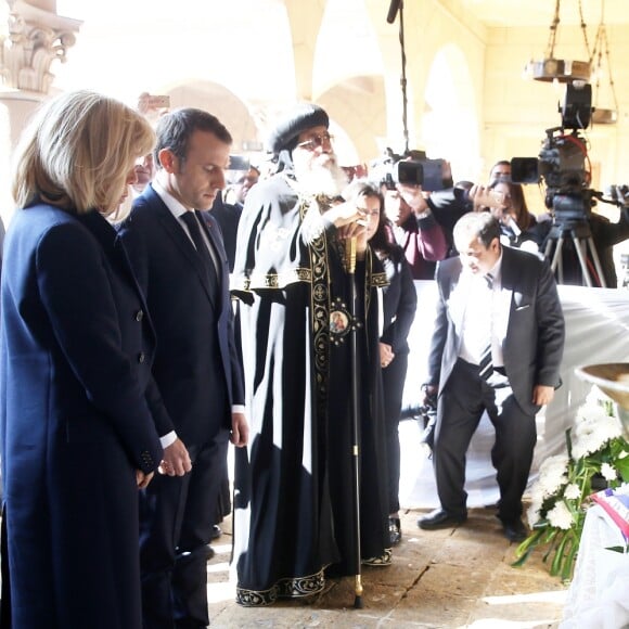 Le président de la République française Emmanuel Macron, sa femme la Première Dame Brigitte Macron, Jean-Yves Le Drian, ministre de l'Europe et des Affaires Etrangères et le pape copte orthodoxe Tawadros II (Théodore II) - Le président de la République française et sa femme la Première Dame et le pape copte orthodoxe au siège de la papauté copte à la cathédrale Saint-Marcdu Caire à Abbassia, Egypte, le 29 janvier 2019. Le couple présidentiel français est en visite officielle de trois jours en Egypte. © Dominique Jacovides/Bestimage