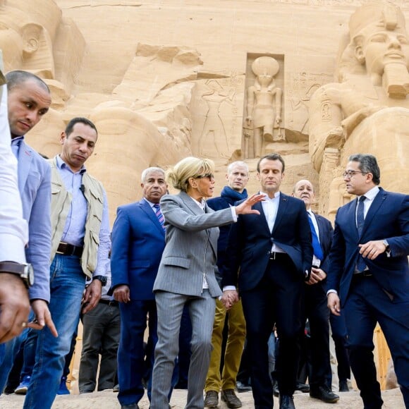 Le président de la République française Emmanuel Macron et sa femme la première dame Brigitte Macron visitent le temple d'Abou Simbel, l'un des sites archéologiques emblématiques du pays, le dimanche 27 janvier 2019. © Eliot Blondet/Pool/Bestimage