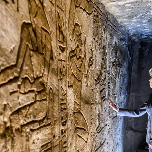 La première dame Brigitte Macron visite le temple d'Abou Simbel, l'un des sites archéologiques emblématiques du pays, le dimanche 27 janvier 2019. © Eliot Blondet/Pool/Bestimage