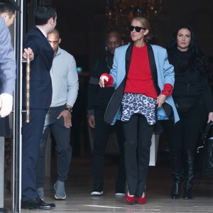 Céline Dion sort de l'hôtel de Crillon à Paris le 31 janvier 2019.