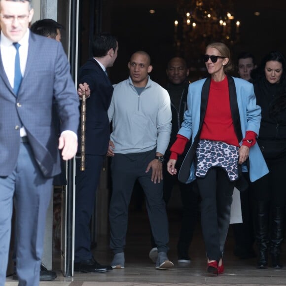 Céline Dion sort de l'hôtel de Crillon à Paris le 31 janvier 2019.